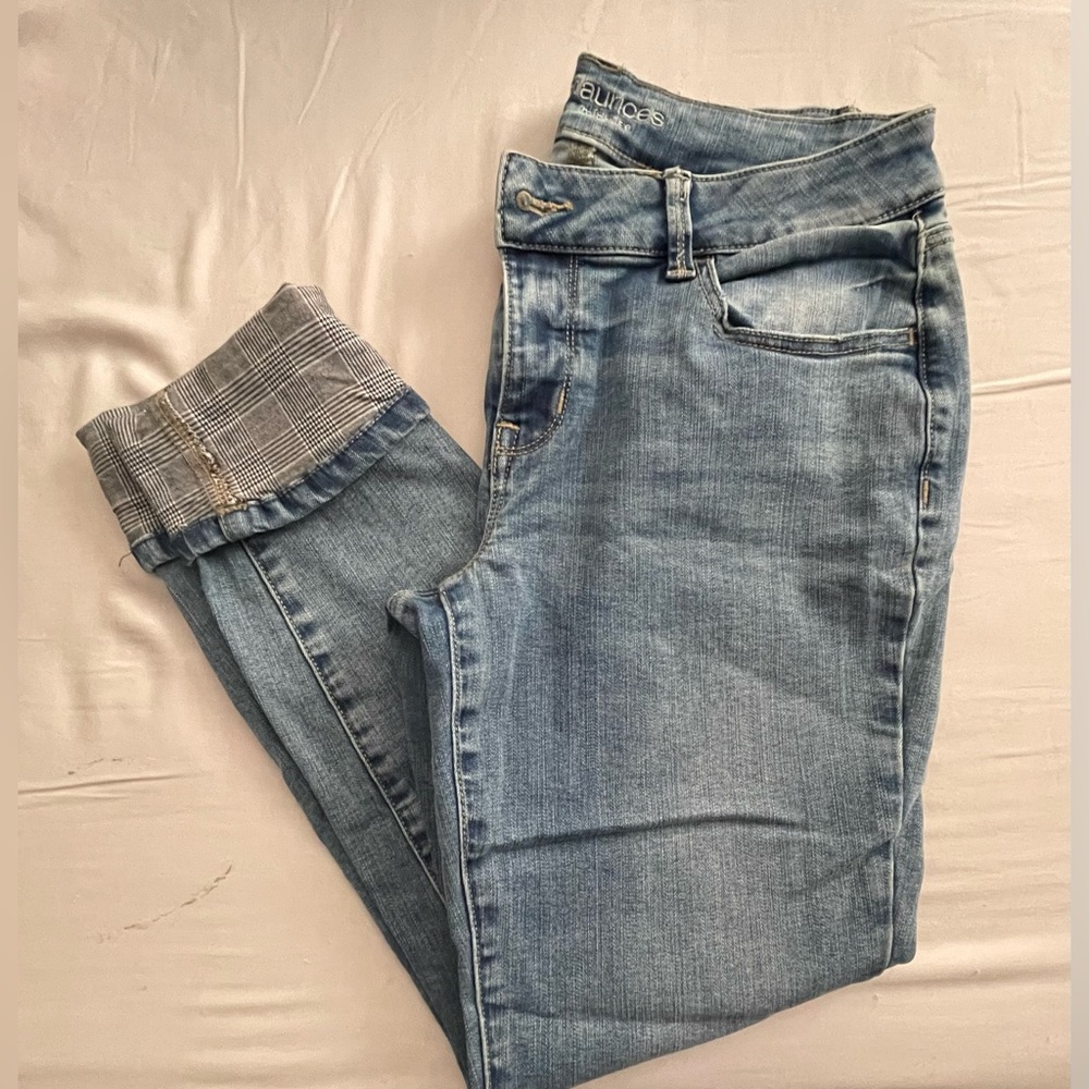 Maurice’s mid rise cuffed jeans!